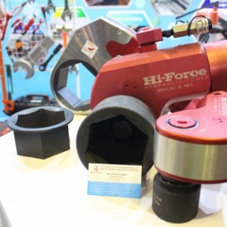 Hydraulic torque wrenches Max 37,000 Nm